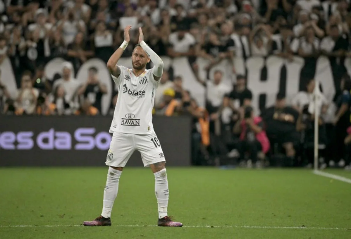 Santos' forward #10 Neymar acknowledges the crowd as he leaves the field during the Campeonato Paulista A1 football match between Corinthians and Santos at Arena Corinthians in Sao Paulo on February 12, 2025. NELSON ALMEIDA / AFP