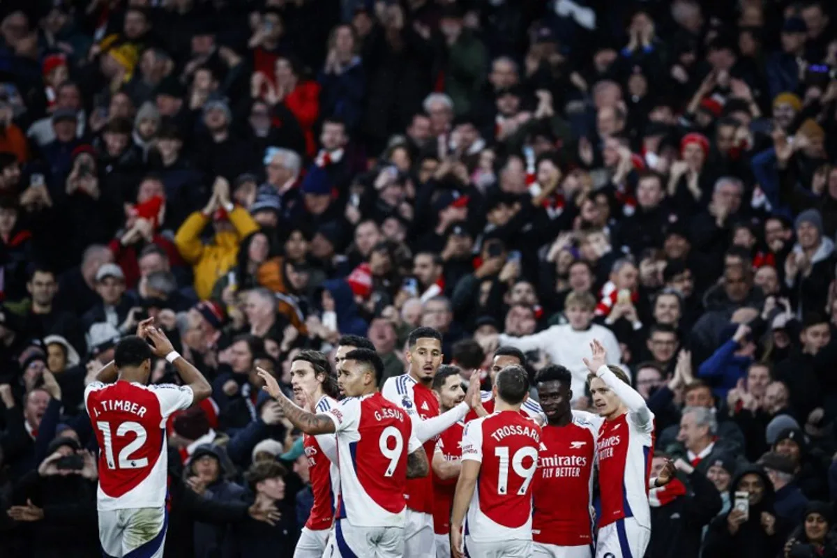 Arsenal's English midfielder #07 Bukayo Saka (2nd R) celebrates with teammates after scoring his team first goal during the English Premier League football match between Arsenal and Nottingham Forest at the Emirates Stadium in London on November 23, 2024.   BENJAMIN CREMEL / AFP