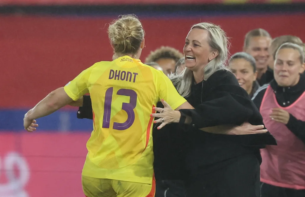 Belgium's Elena Dhont and Belgium's head coach Elisabet Gunnarsdottir celebrate after scoring during a soccer game between Belgium's national women's team the Red Flames and Poland, on Friday 9 October 2026 in Leuven, the first leg of the play-off for the 2027 FIFA Women's World Cup. BELGA PHOTO VIRGINIE LEFOUR