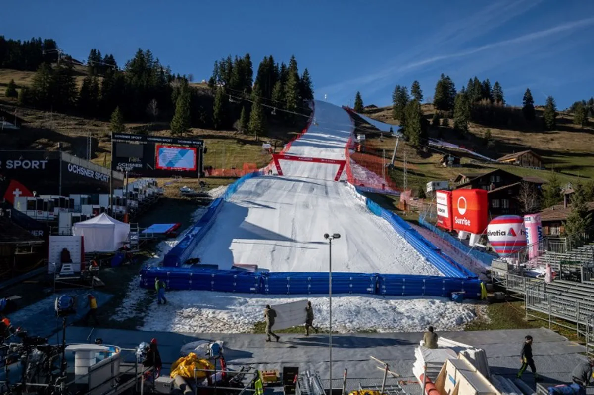 This photograph taken on January 6, 2023 shows the final part of the "Chuenisbargli" slope amid snowless landscape on the eve of the FIS Alpine ski World Cup events in the Swiss alpine resort of Adelboden. Due to the lack of snow, several mid-altitude ski resorts had to close in Switzerland. Fabrice COFFRINI / AFP