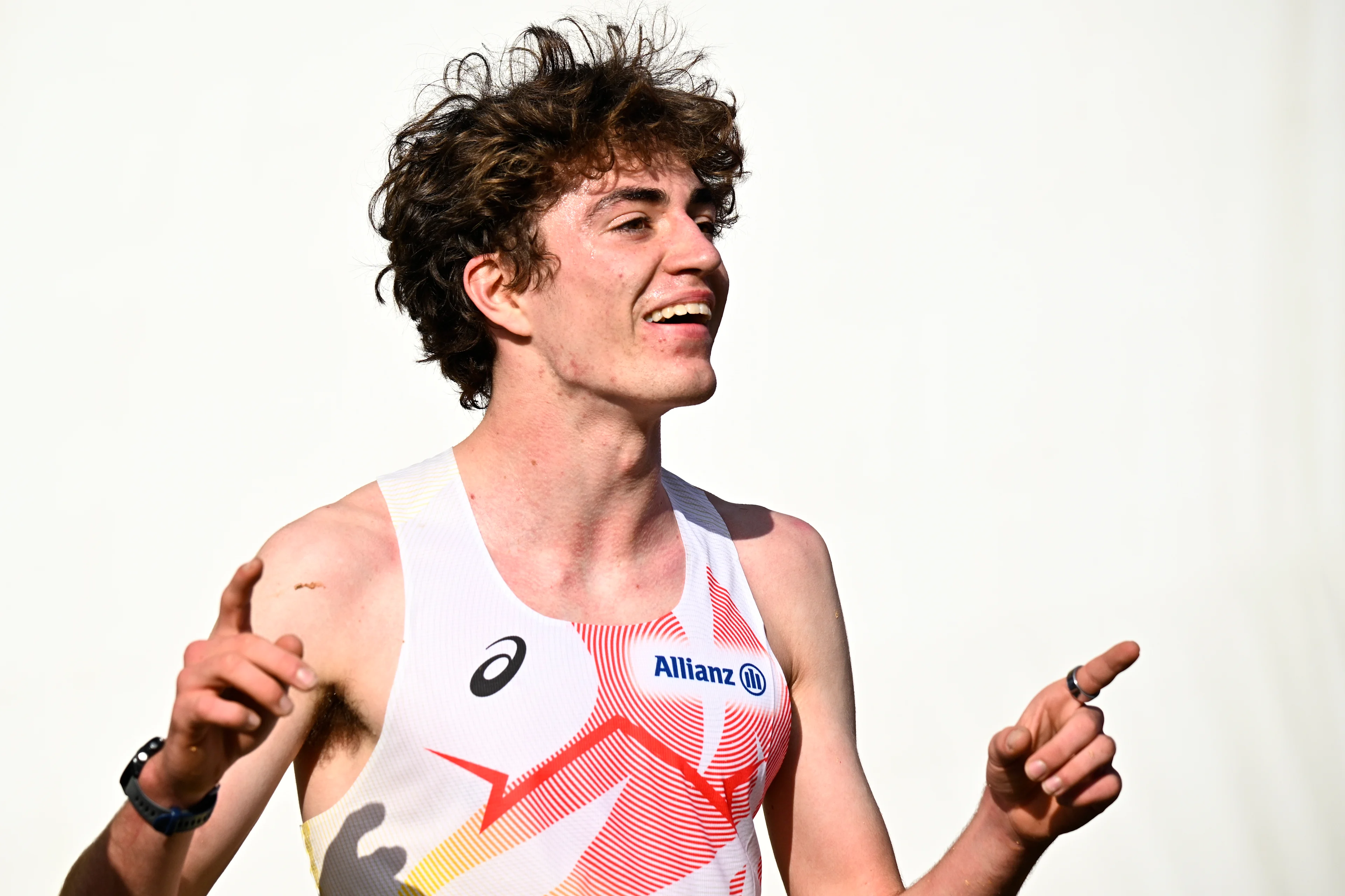 Belgian Willem Renders celebrates after winning the Men U20 race at the 2025 SPAR European Cross Country Championships, in Lagoa, Portugal, Sunday 14 December 2025. BELGA PHOTO JASPER JACOBS