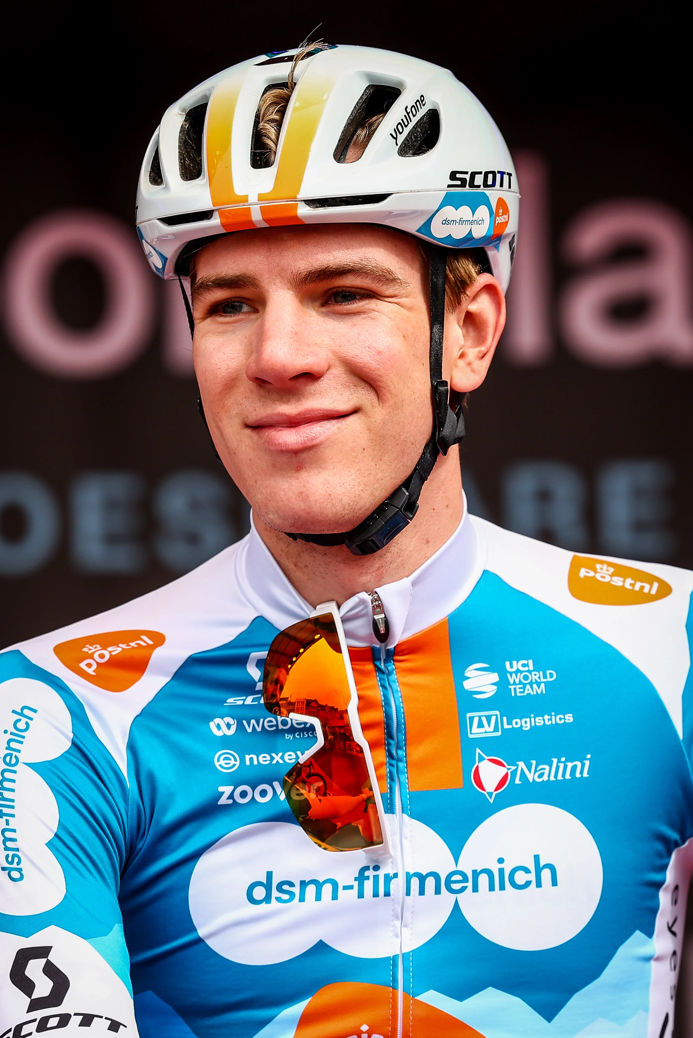 Dutch Nils Eekhoff of Team DSM-Firmenich PostNL pictured at the start of the men elite race of the 'Dwars Door Vlaanderen' cycling race, 188,6 km from Roeselare to Waregem, Wednesday 27 March 2024. BELGA PHOTO DAVID PINTENS