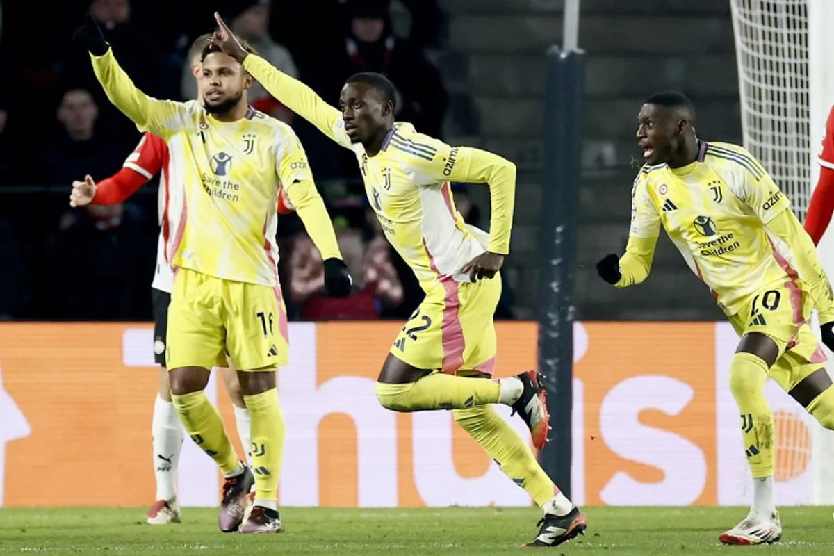 Juventus' US forward #22 Tim Weah (C) celebrates scoring his team's first goal during the UEFA Champions League knockout phase play-off 2nd leg football match between PSV Eindhoven and Juventus at the Philips Stadion in Eindhoven on February 19, 2025.  Koen van Weel / ANP / AFP