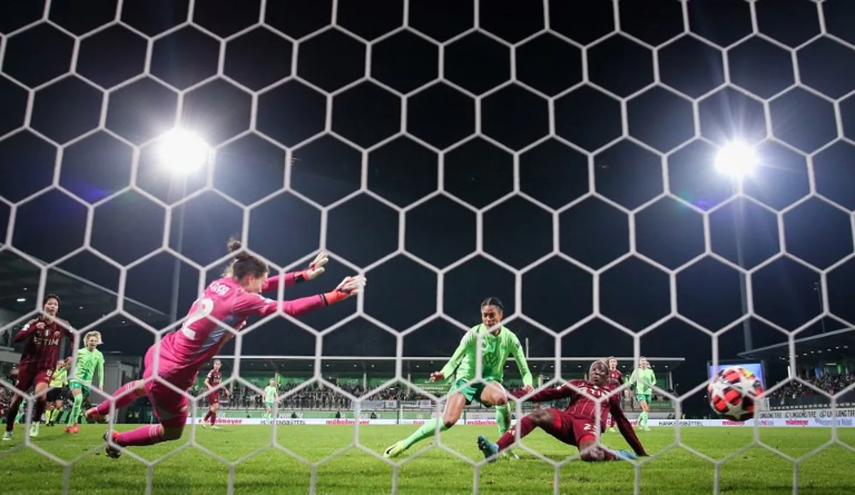 Wolfsburg's Icelandic midfielder #23 Sveindis Jonsdottir (C) scores the 4-1 lead during the UEFA Women's Champions League preliminary round Group A football match between VfL Wolfsburg and AS Roma in Wolfsburg, Germany on December 11, 2024.  RONNY HARTMANN / AFP