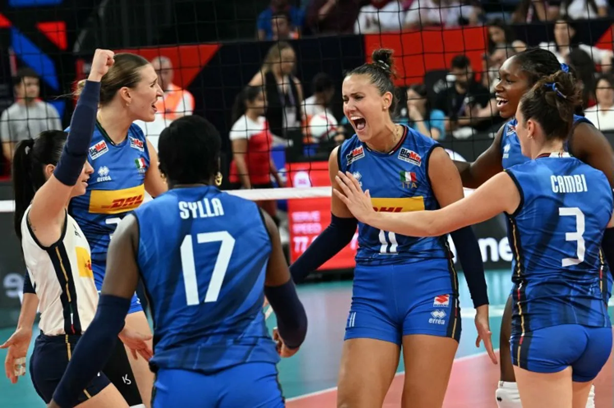 Italy's players celebrate a point during the Women's European Volleyball Championship EuroVolley semi final match between Poland and Italy at Sinan Erdem Sports Hall in Istanbul, on September 5, 2026. Ozan KOSE / AFP