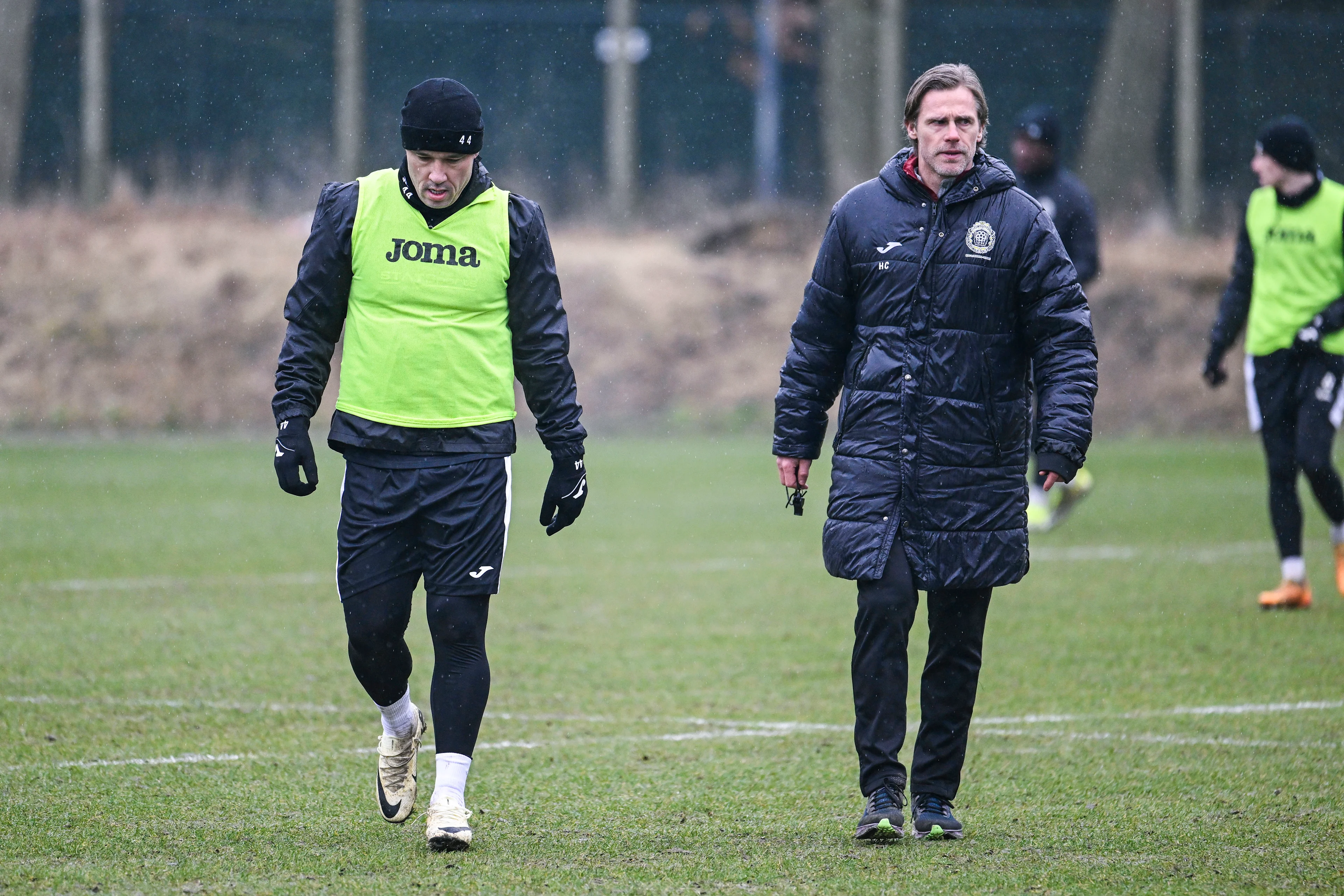 Lokeren's Radja Nainggolan and Lokeren's head coach Hans Cornelis pictured during a training session of Belgian soccer team KSC Lokeren-Temse, Wednesday 22 January 2025 in Lokeren, with new players, including 36 years old former international player Nainggolan. BELGA PHOTO TOM GOYVAERTS