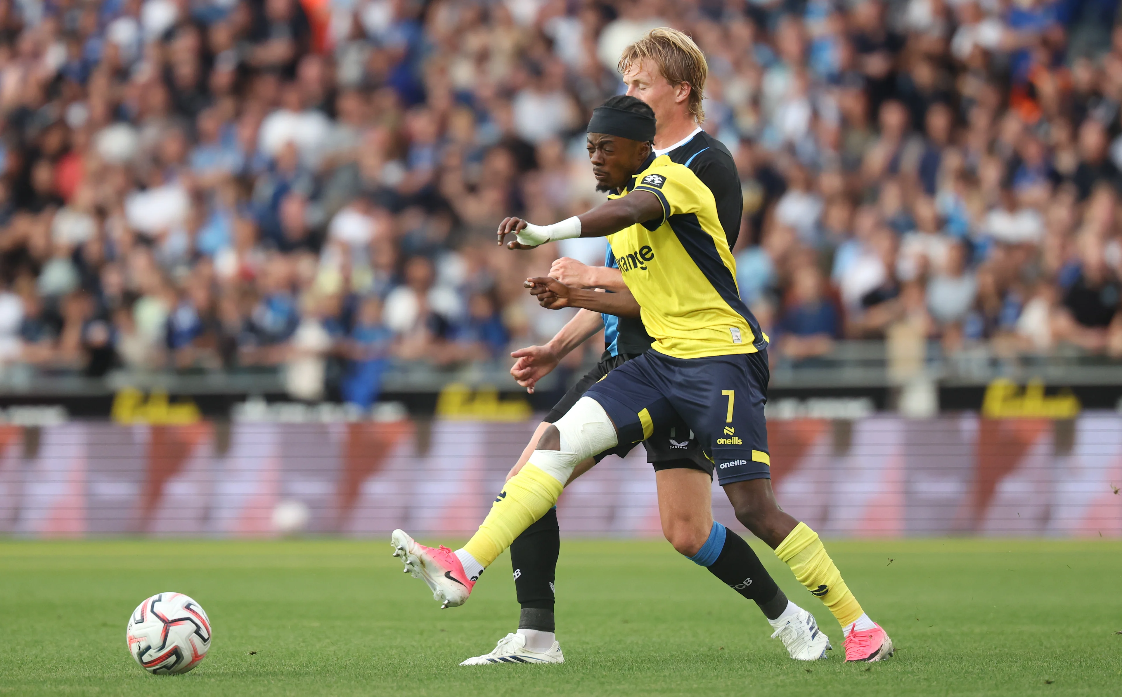 Union's Mohammed Fuseini and Club's Cisse Sandra fight for the ball during a soccer match between Belgian champion Club Brugge KV and Cup winner Union Saint-Gilloise, Friday 31 July 2026 in Brussels, the 'Super Cup' where the Champion of the Jupiler Pro League meets the winner of the Croky Cup. BELGA PHOTO VIRGINIE LEFOUR