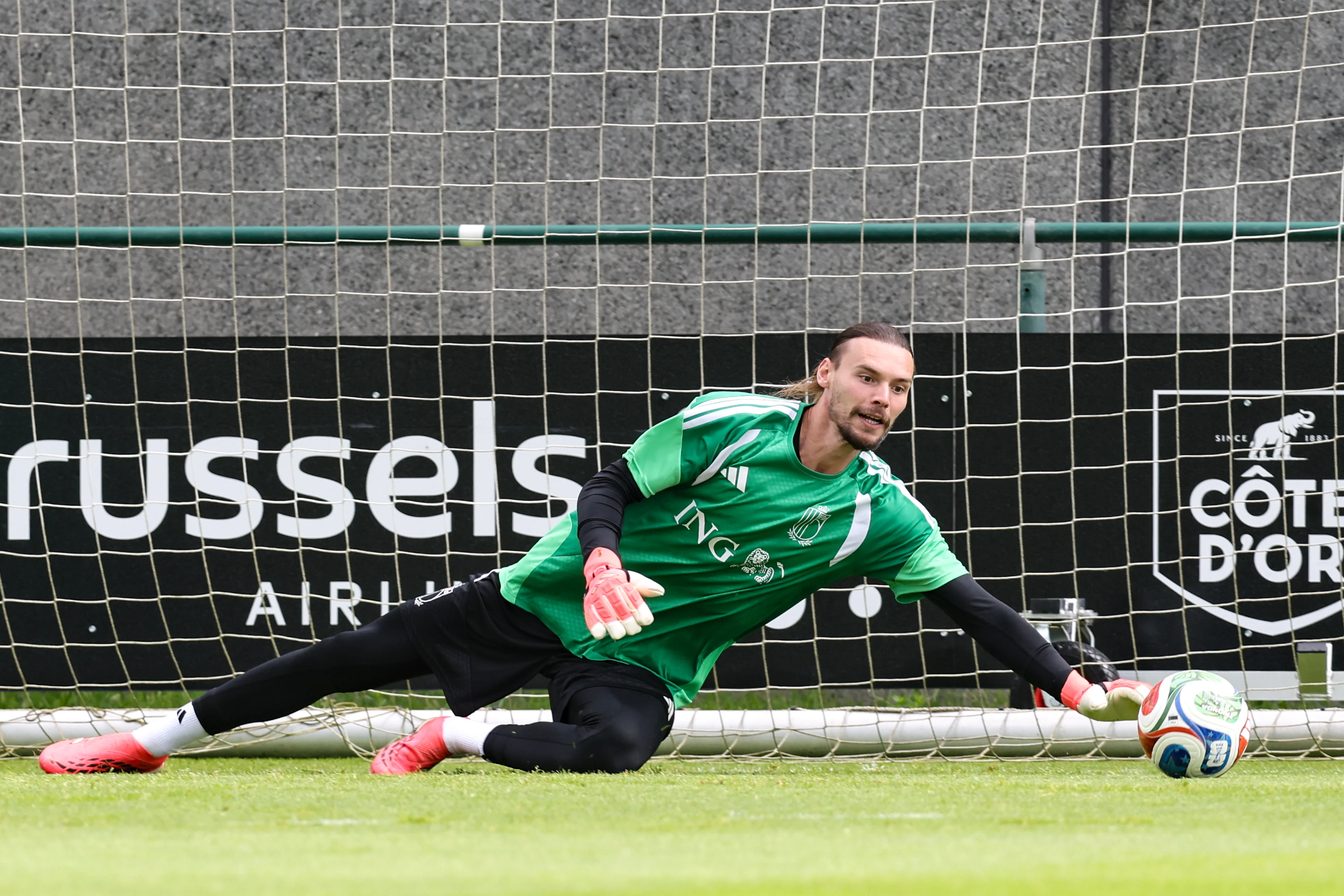 Belgium's goalkeeper Maarten Vandevoordt pictured during a training session of Belgian national soccer team Red Devils, in Brussels, on Friday 05 June 2026. The Red Devils are playing a friendly game against Tunisia tomorrow, part of the preparations for the 2026 FIFA World Cup. BELGA PHOTO BRUNO FAHY