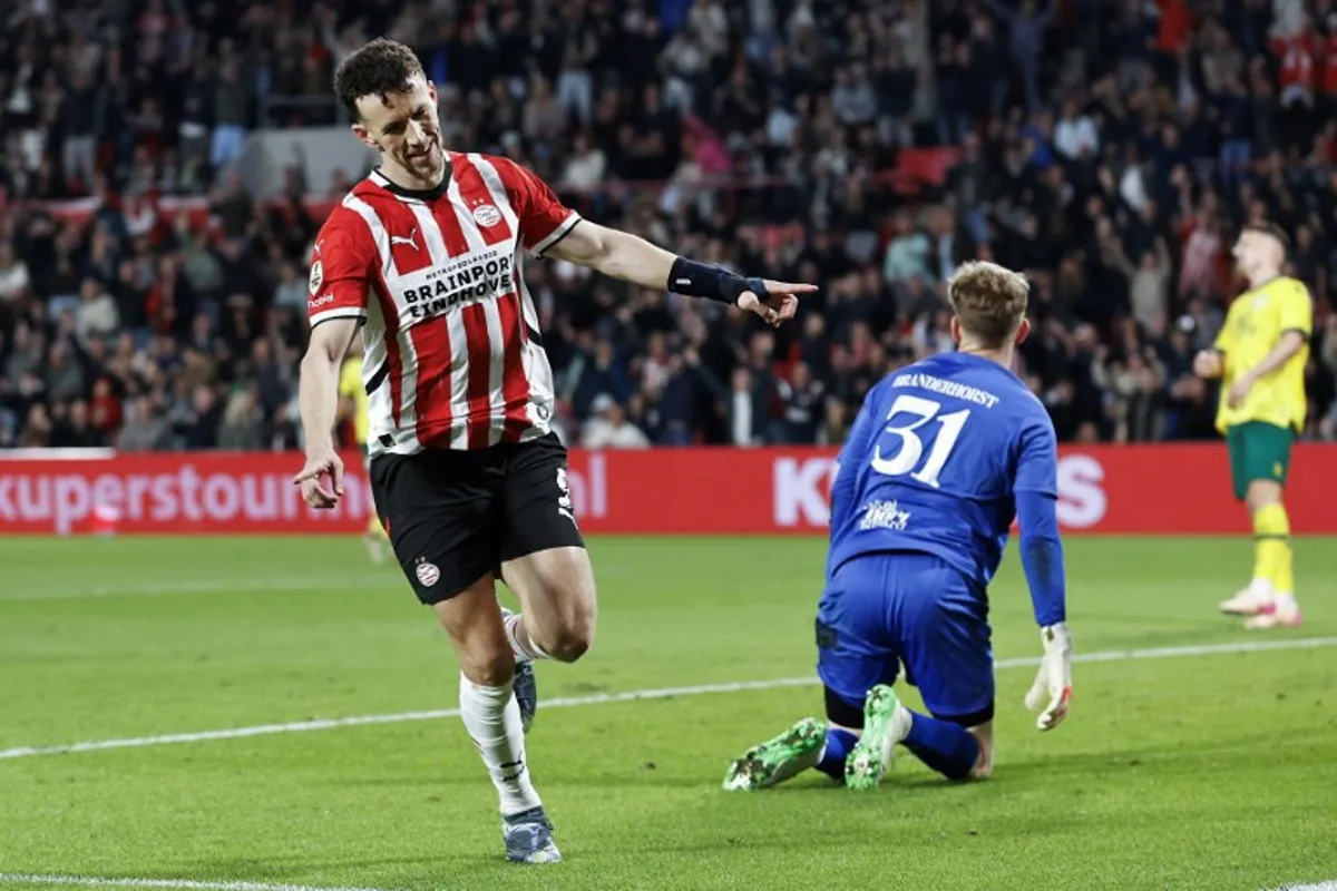 PSV Eindhoven's Croatian #5 defender Ivan Perisic (L) celebrates after scoring his team's fourth goal during the Dutch Eredivisie football match between PSV Eindhoven and SC Heerenveen at Philips Stadion in Eindhoven on March 8, 2025. MAURICE VAN STEEN / ANP / AFP