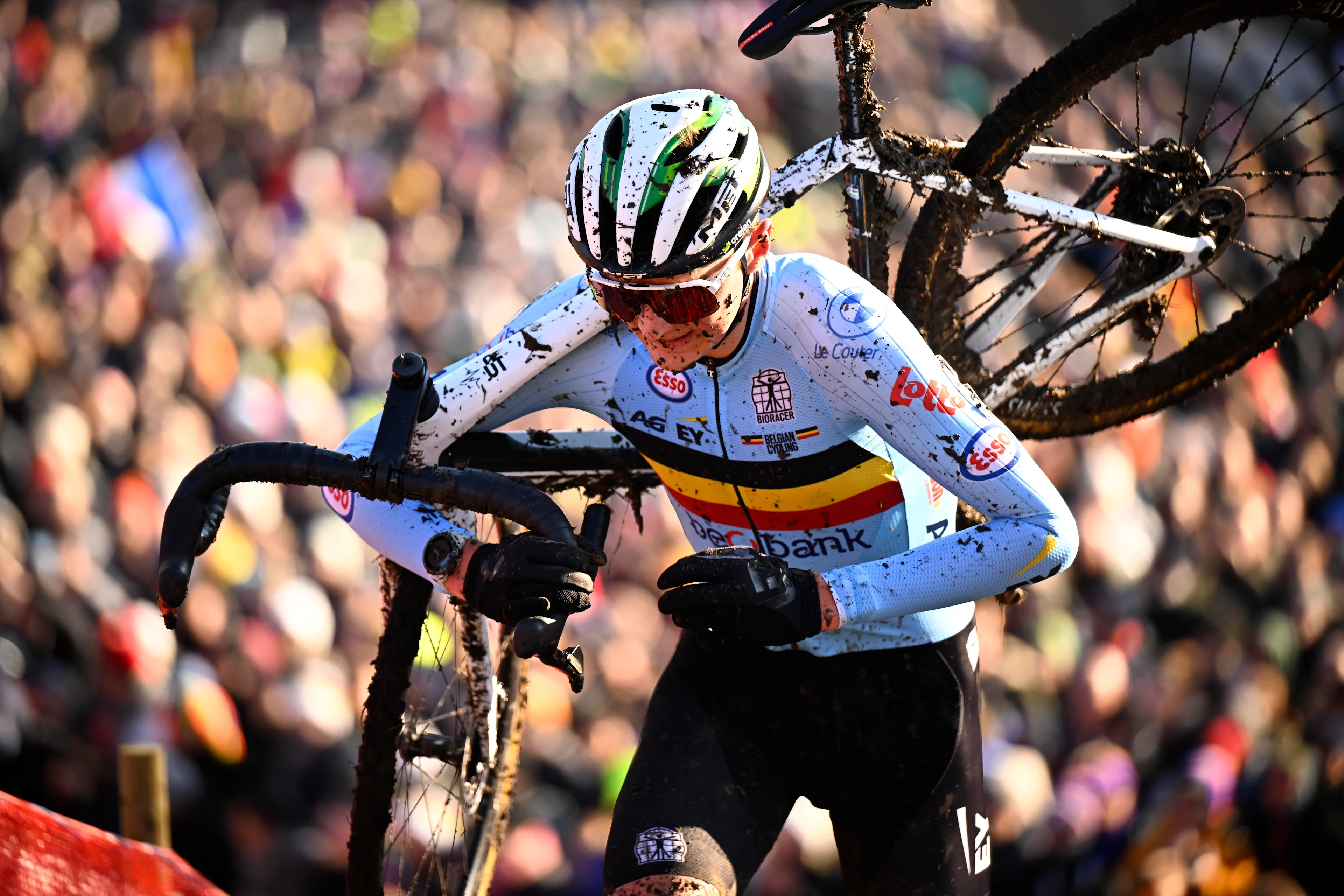 Belgian Emiel Verstrynge pictured in action during the elite men competition of the UCI cyclocross World Championship, in Lievin, France, Sunday 02 February 2025. The world championships are taking place from 31 January until 02 February. BELGA PHOTO JASPER JACOBS