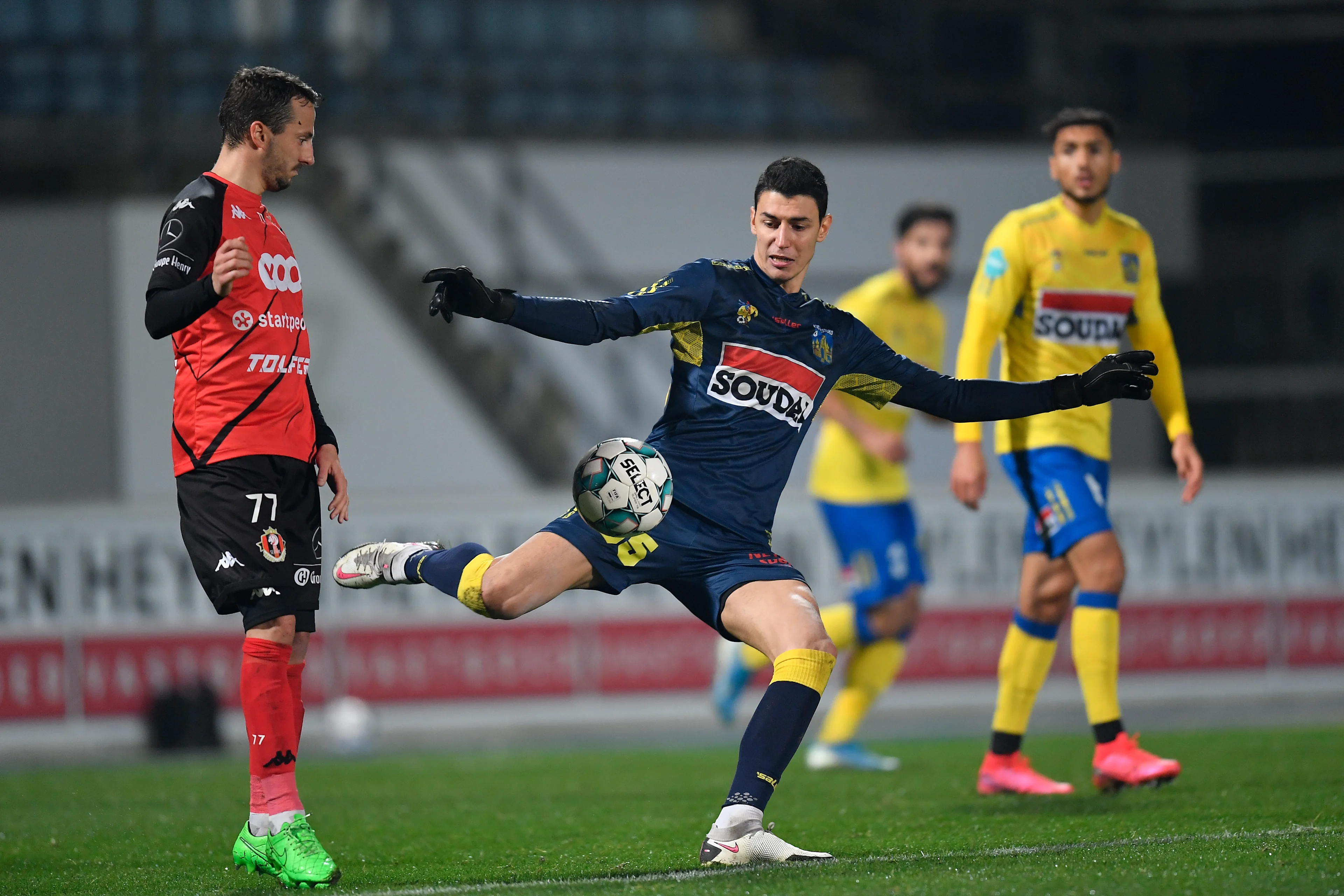 Westerlo's goalkeeper Berke Ozer fights for the ball during a soccer match between KVC Westerlo and RFC Seraing, Sunday 22 November 2020 in Westerlo, on day 11 of the 'Proximus League' 1B second division of the Belgian soccer championship. BELGA PHOTO JOHN THYS