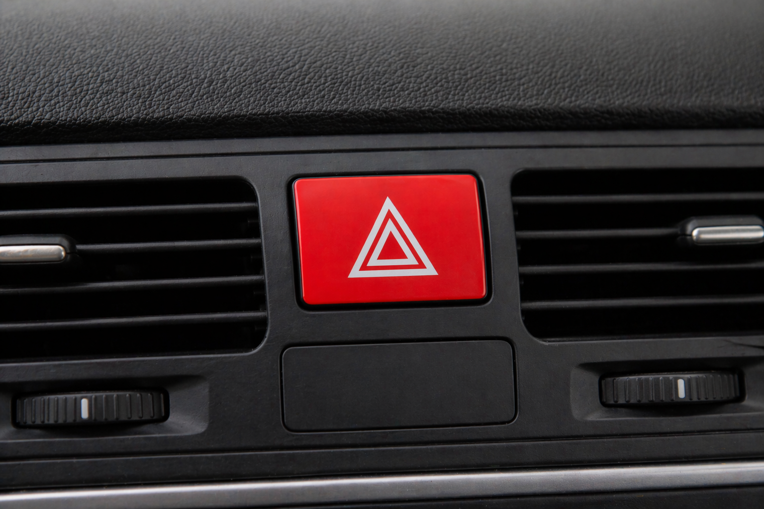 Przycisk śwaiteł awaryjnych