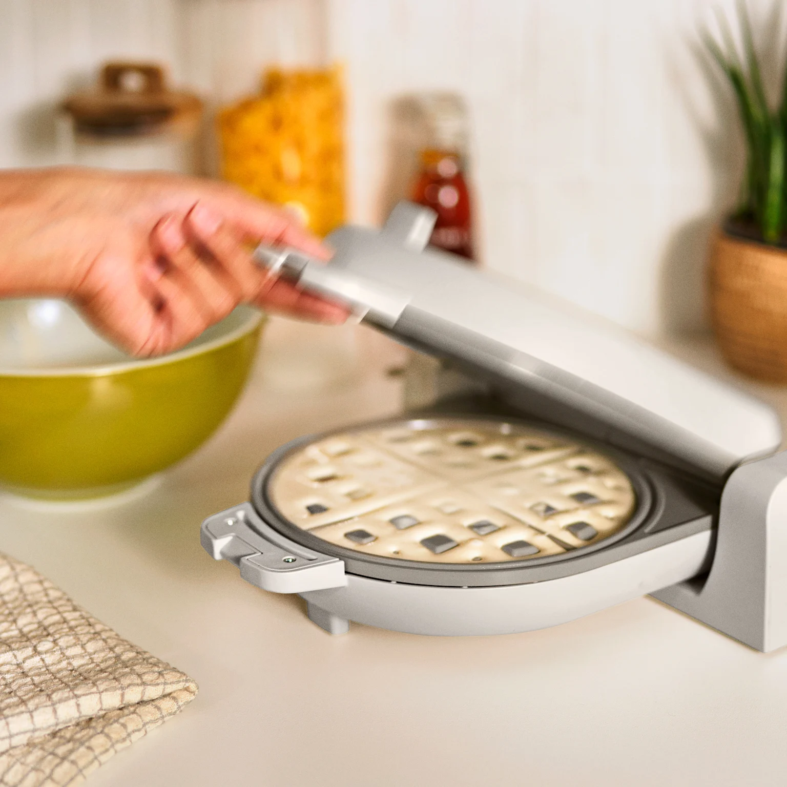 bella Flip & Store Waffle Maker | Fits-anywhere™ kitchenware