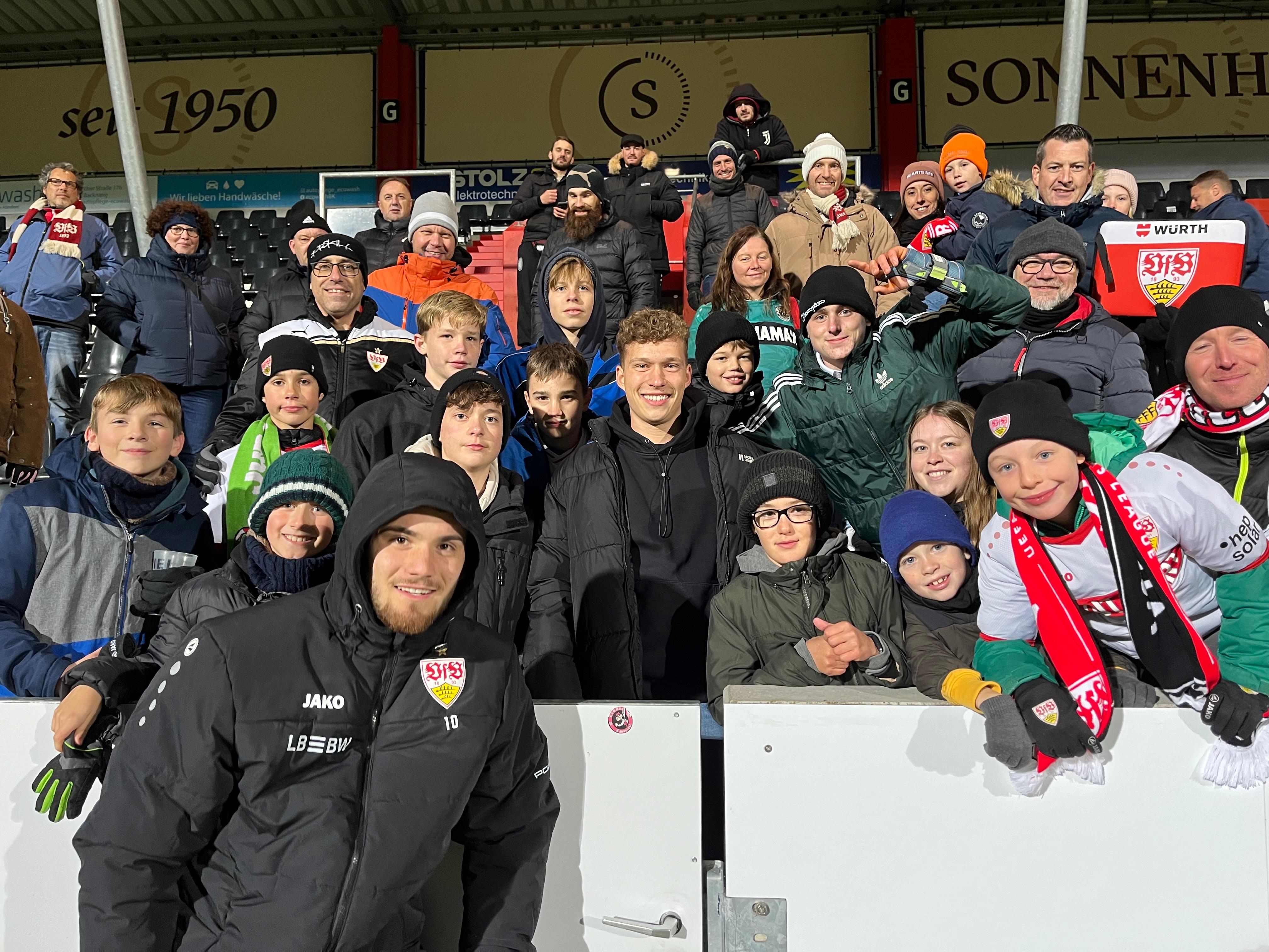 Gruppenbild Ausflug Aspach Spiel VfB II