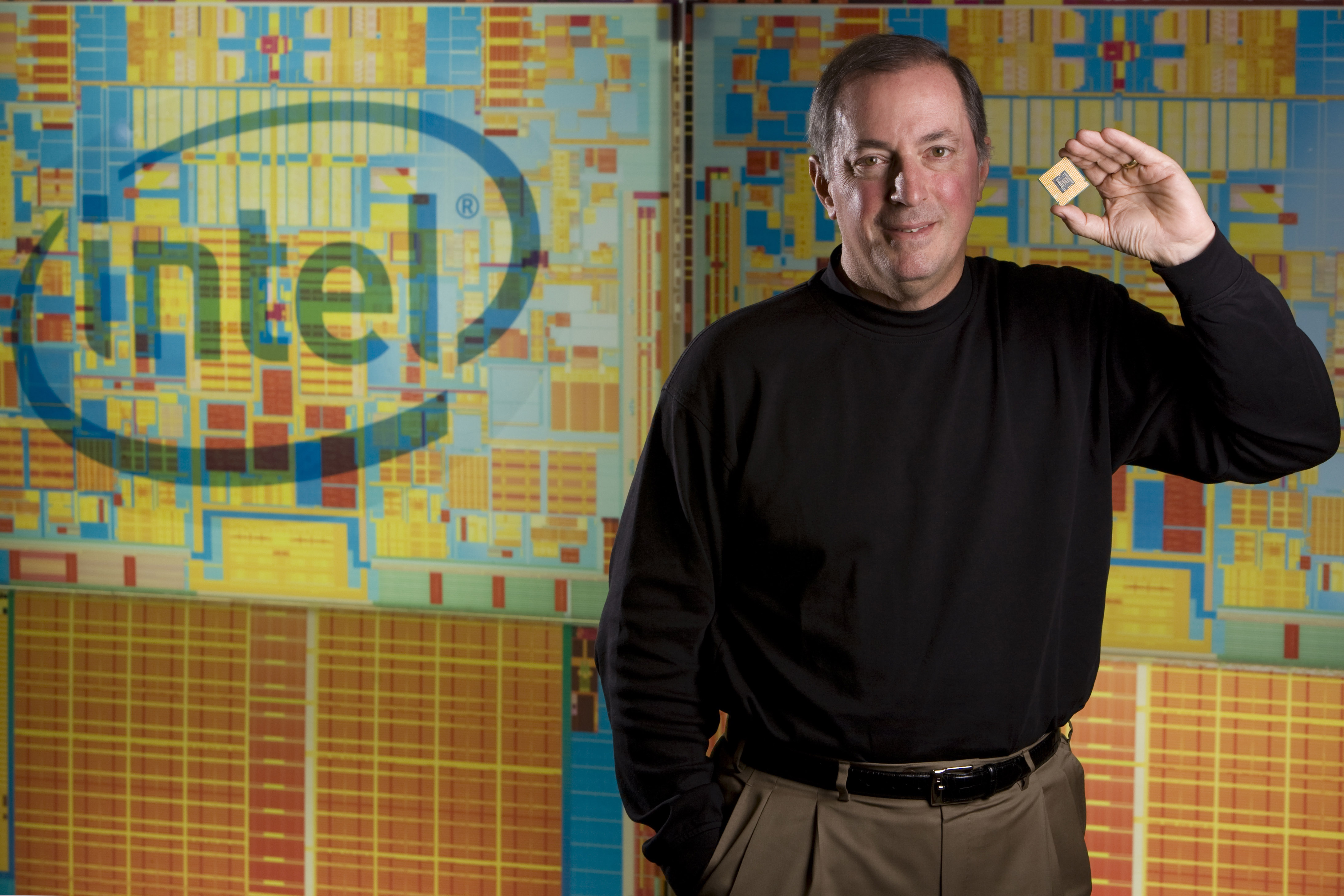 Intel CEO Paul Otellini holding a Core 2 Duo processor package manufactured with the new high-k and metal gate technology.