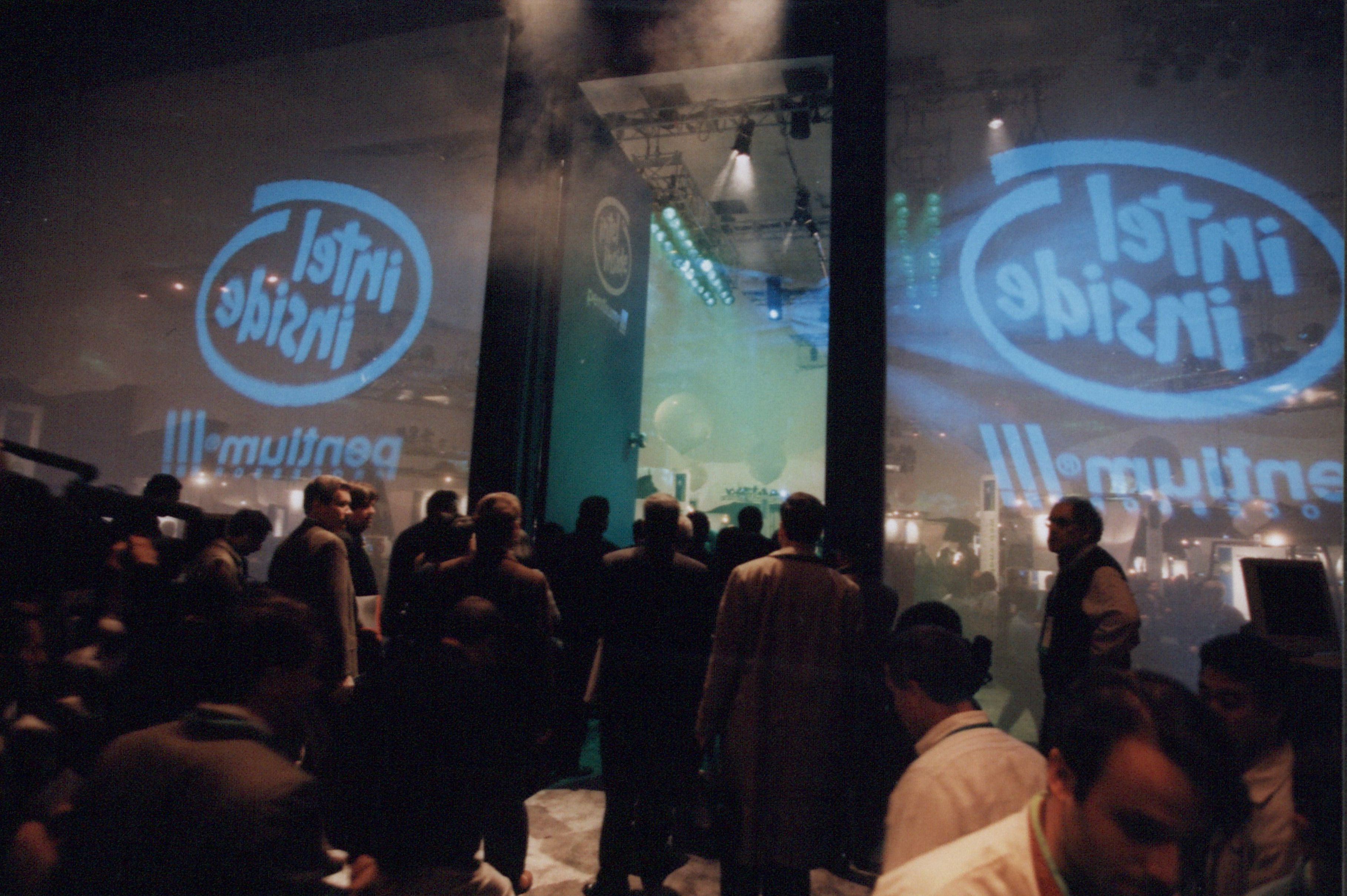 The introduction of Pentium III was a hotly anticipated affair, with tech journalists and industry figures lining up for a glimpse of the new chip's capabilities. 