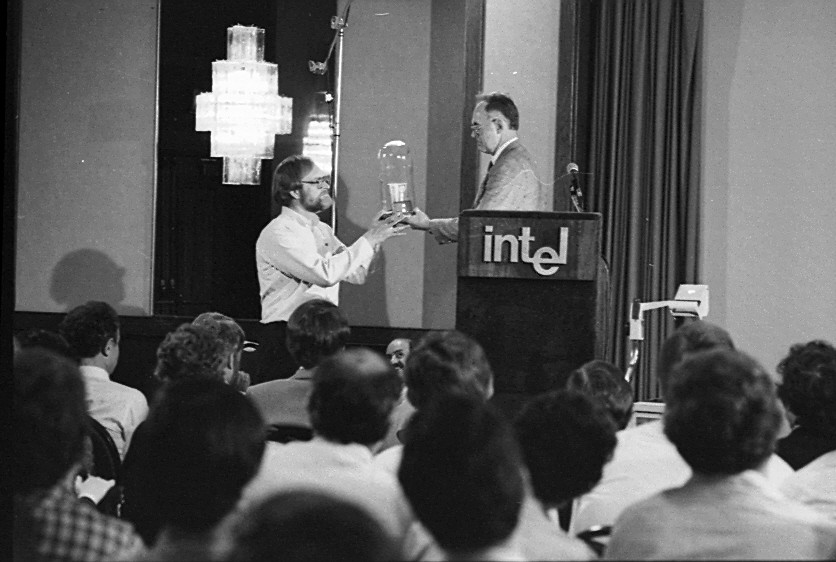 Gordon Moore presenting the SLRPy to 1984's winner.