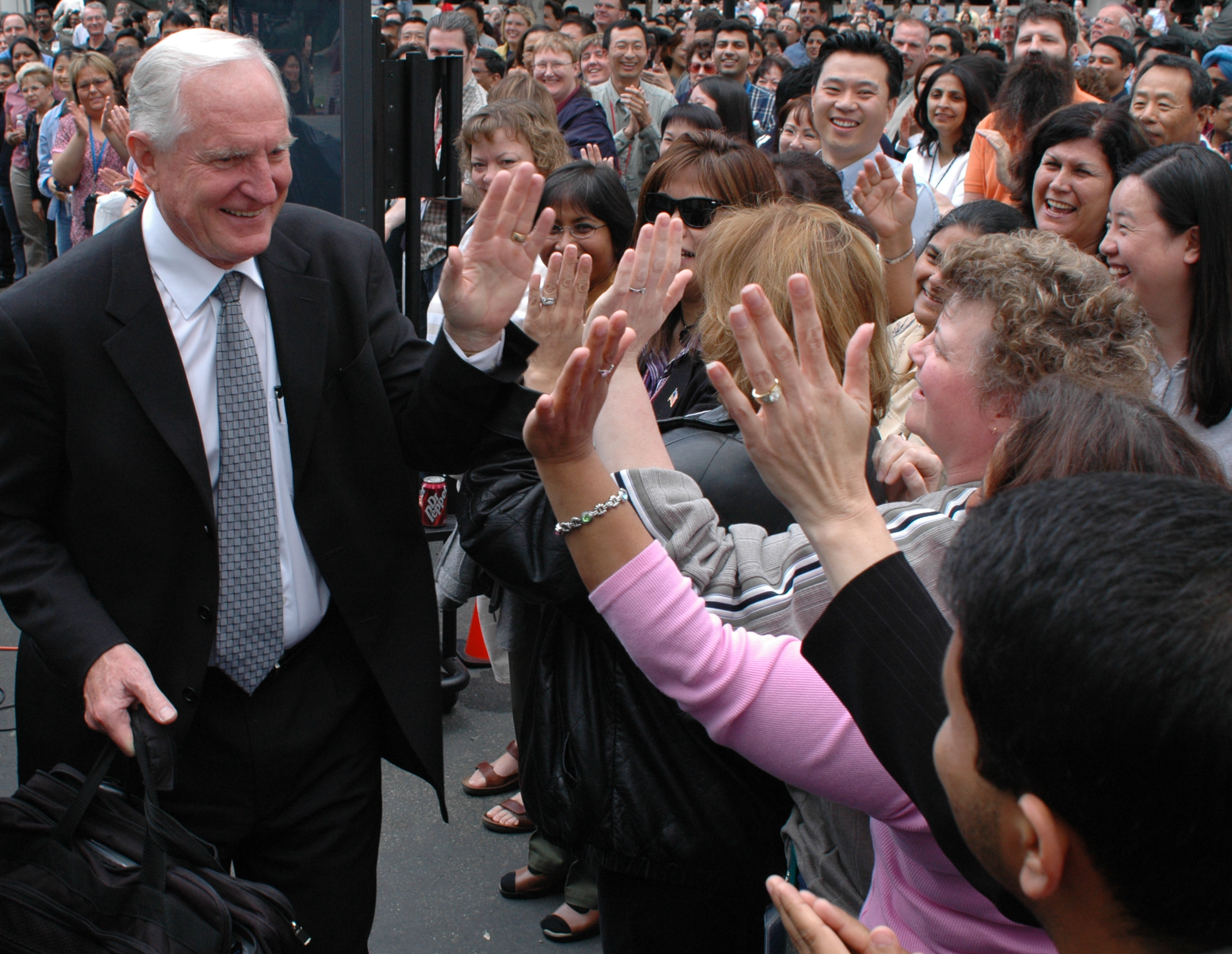 Craig Barrett left office on a win: During his last few years as CEO, Intel’s revenues had continuously increased despite difficult economic conditions. 