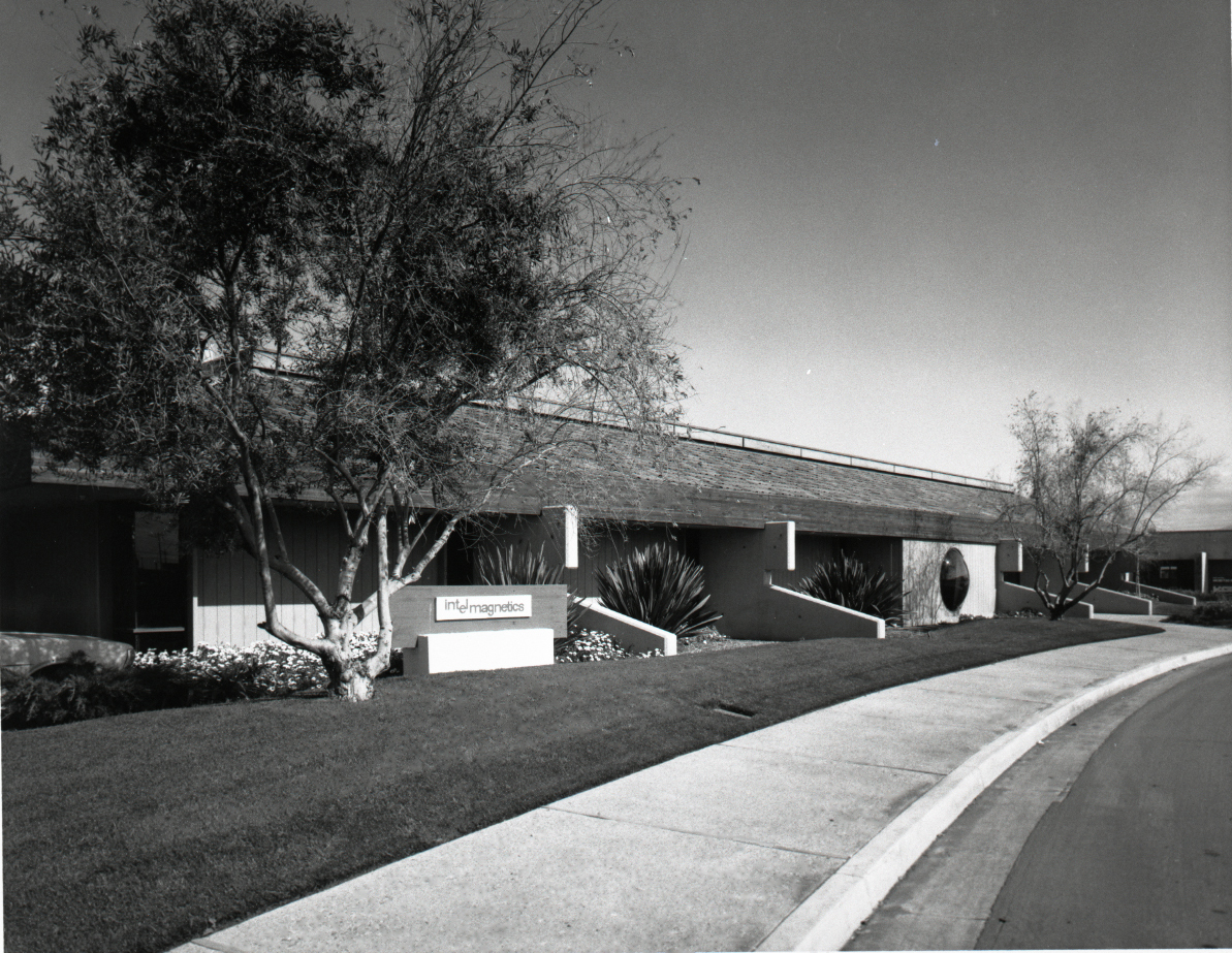 Intel Magnetics continued to develop bubble memories unil 1986, when Intel sold the business to focus on newer memory techology. 