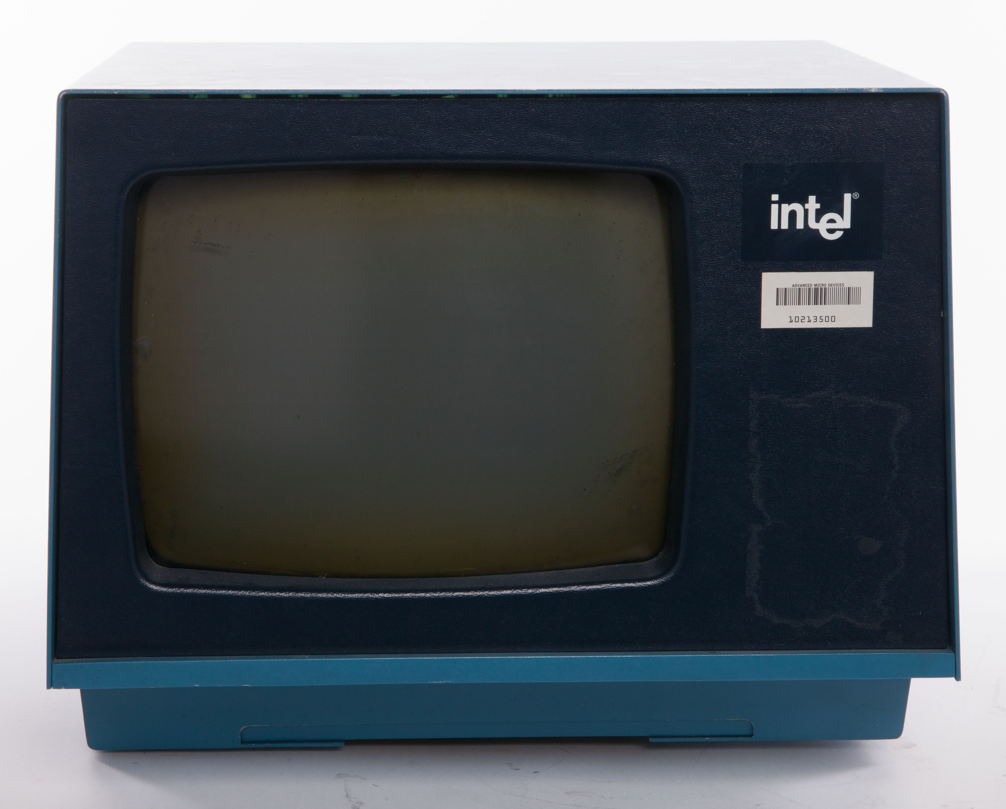 Intellecs featured their own keyboards and monitors as peripherals, one of the many reasons they were essentially desktop PCs before modern conceptions of that term had caught on. 