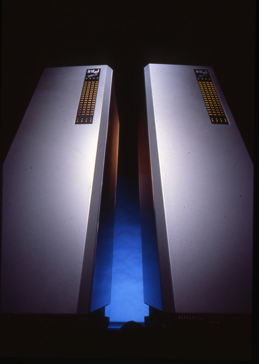 One of the new uses for the 386 was in the second generation of Intel Personal Supercomputers, which linked 386 processors to multiply their power and achieve supercomputer-level performance. 