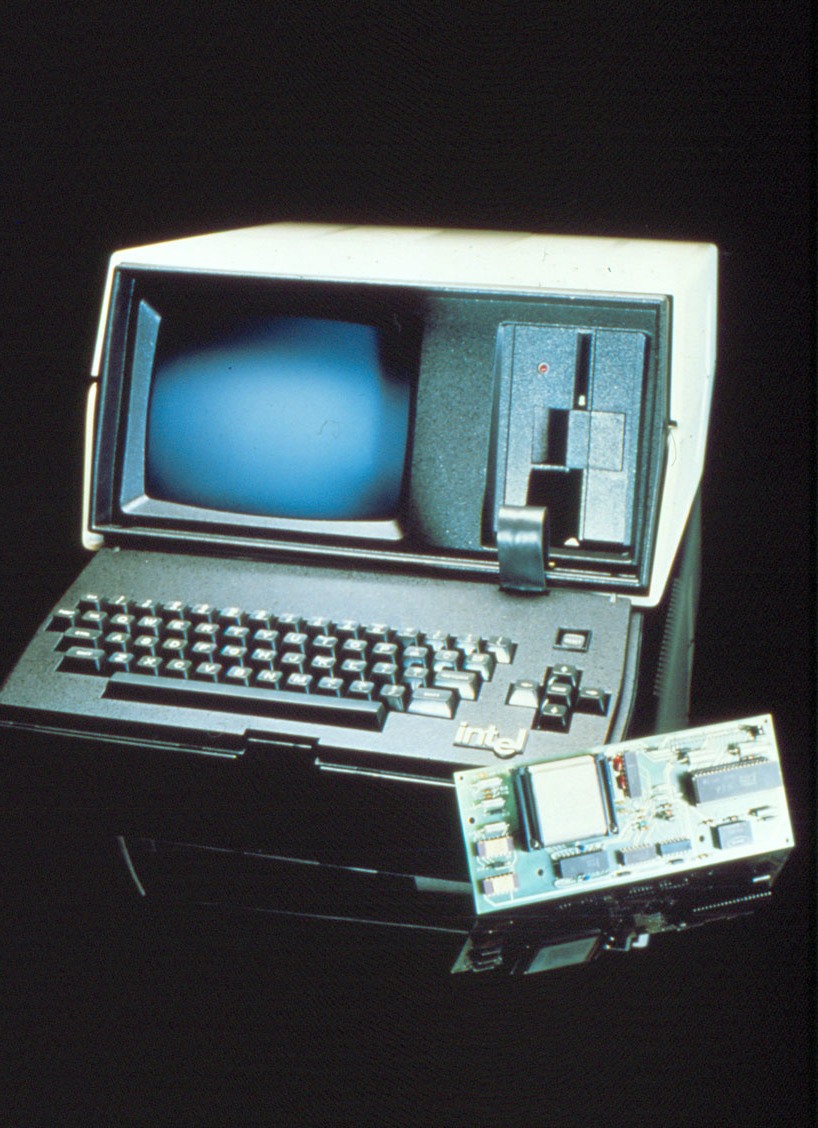 The iPDS could be used as an engineer's main PC or be taken into the field by customer service engineers to troubleshoot microprocessor-based products on site, offering both greater efficiency and increased convenience.