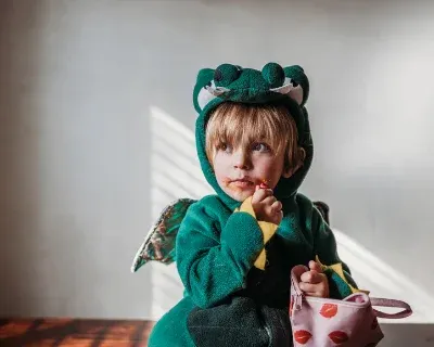 Child in a green costume.