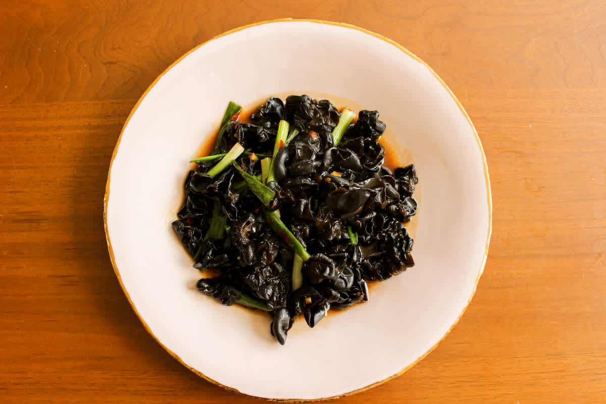 Braised wood ear mushroom