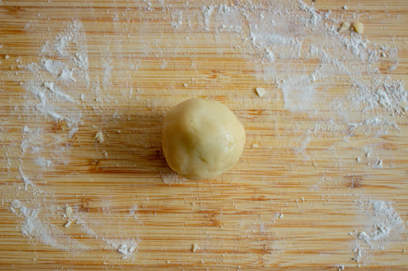 Filling wrapped mooncake balls