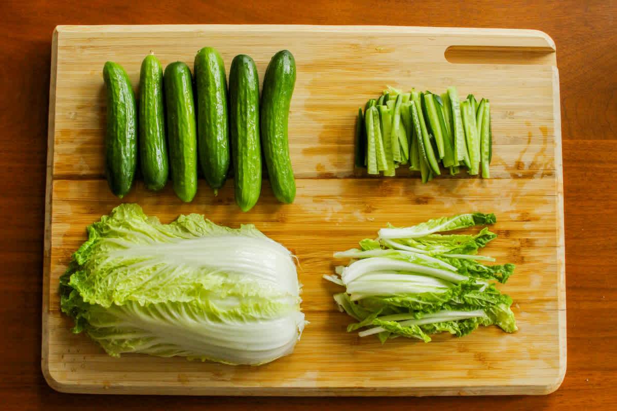 Cabbage and cucumber slices