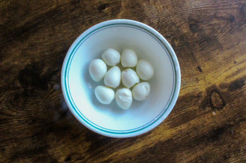 Peeled quail eggs