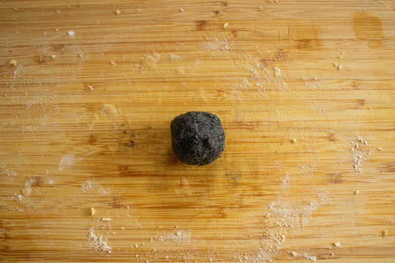 Black sesame balls
