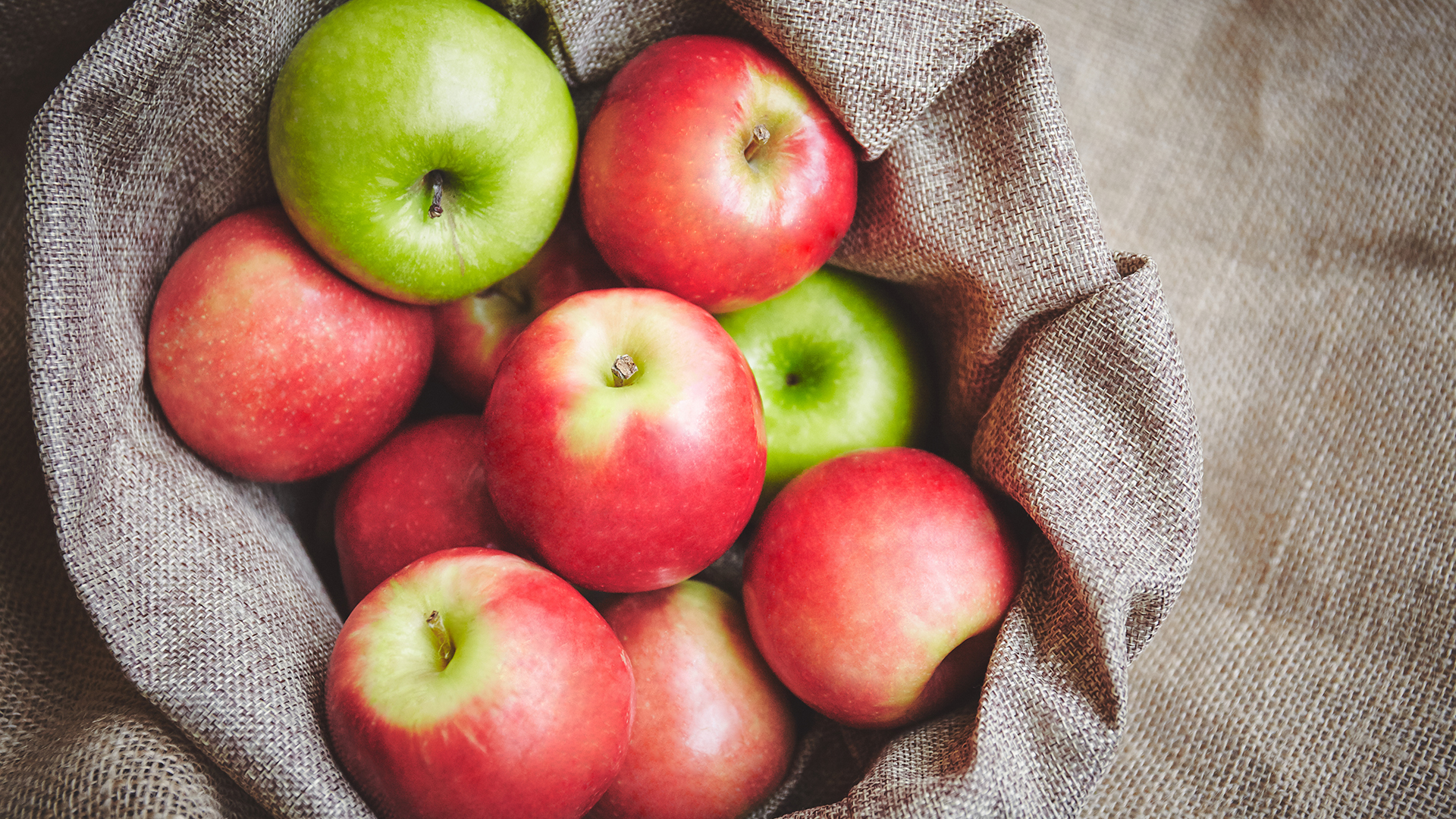 4 ways to use up a bag of apples