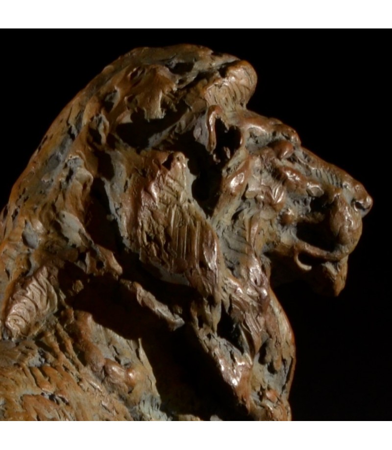 sculpture-bronze-lion-classic-with-a-twist-doellinger-2