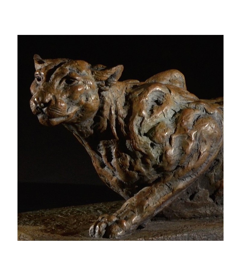 sculpture-bronze-closing-in-cougar-doellinger