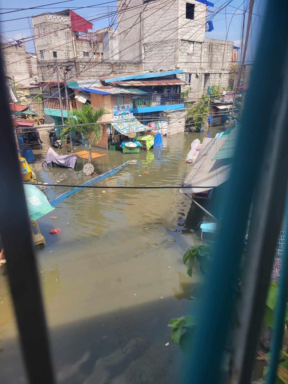 Knee deep flooding in Baseco