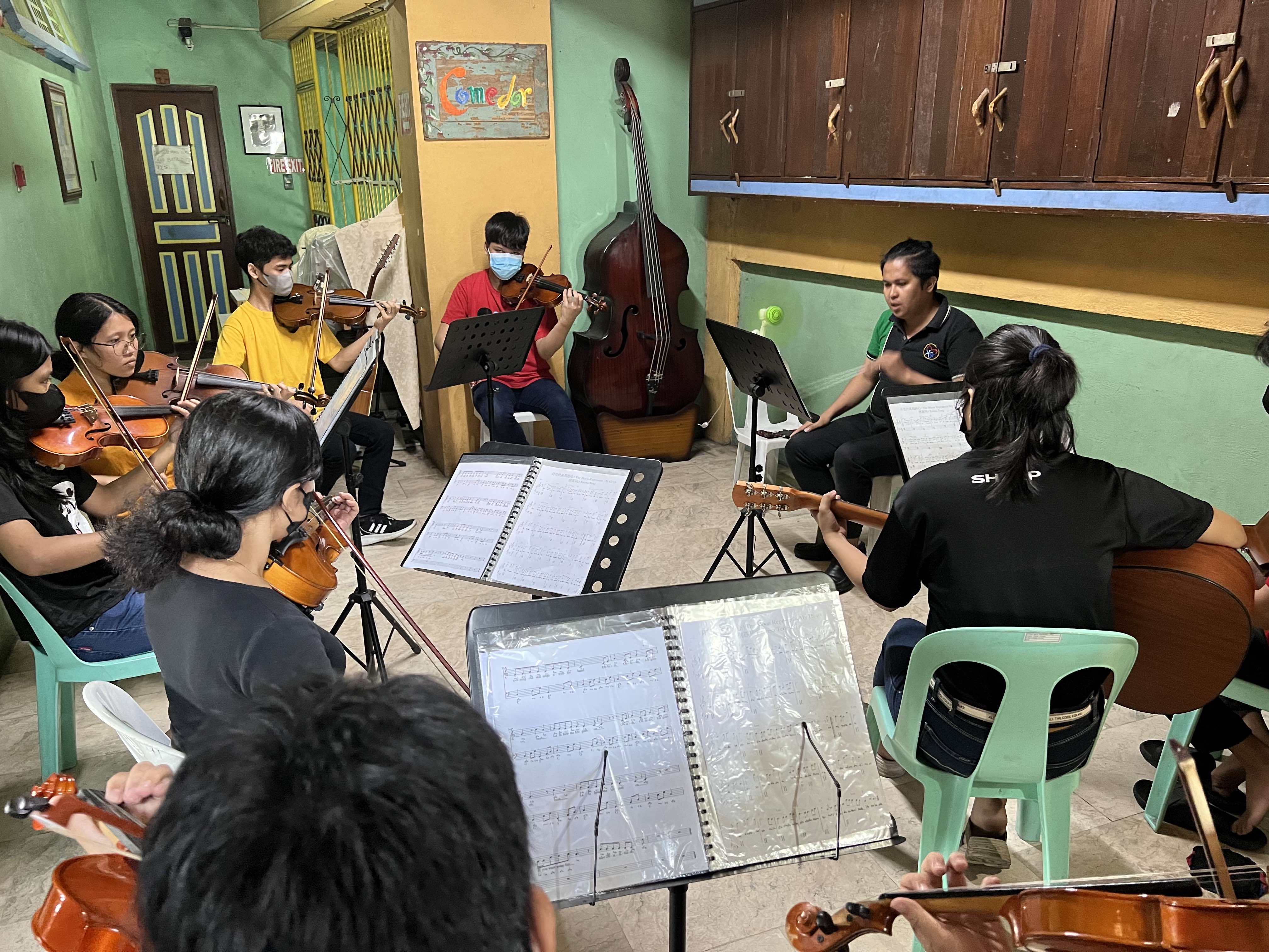 Centro Salvador Violin Team with Ruel Gallegos