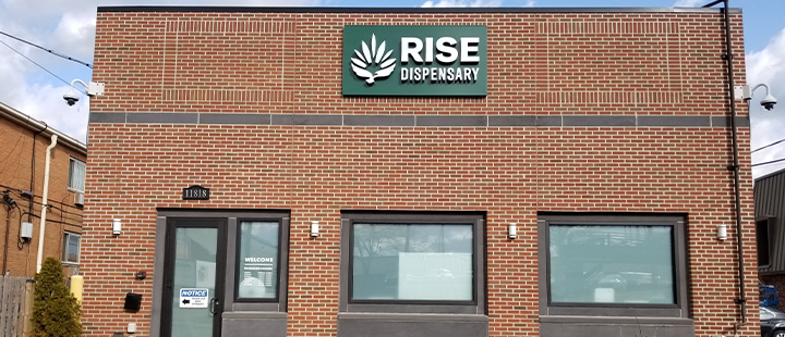 RISE Lakewood Madison Dispensary desk.webp