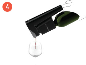 Abbildung zum Ausschenken von Rotwein in ein Glas mit dem Coravin Model Eleven
