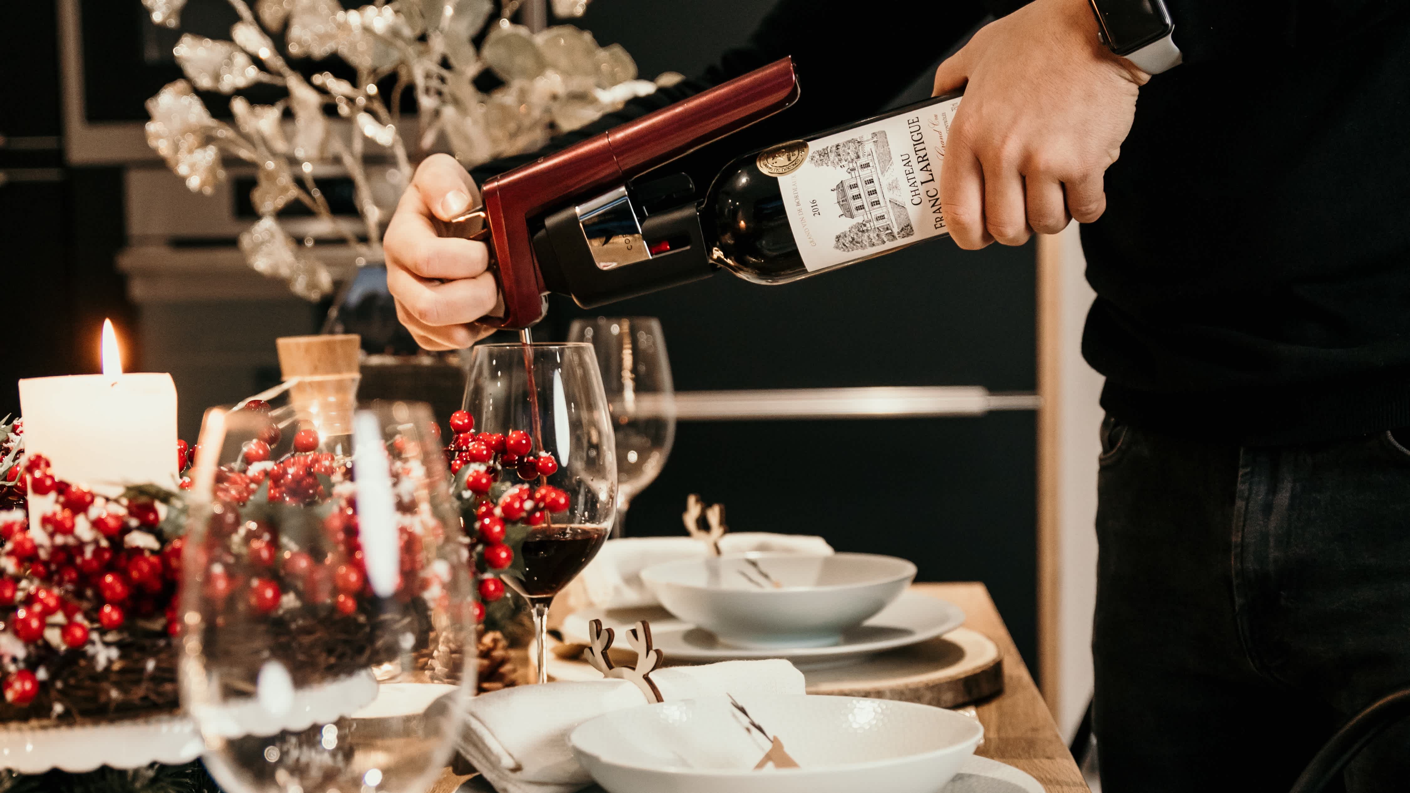 IMAGE Lifestyle Model-Six-Burgundy-Holiday