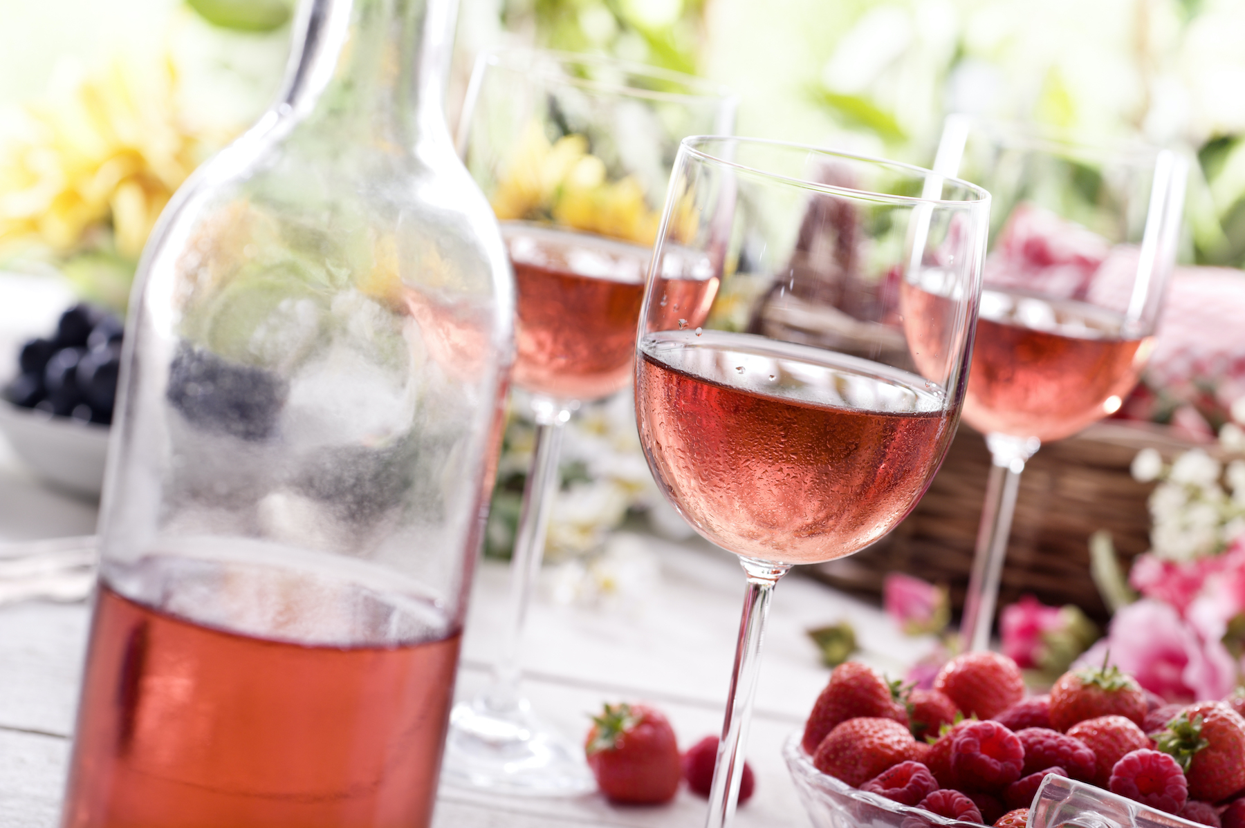 Summer-Rose-Wine-173271458 4256x2832