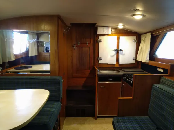 Nautiwood - 1969 33 Foot Express Cruiser