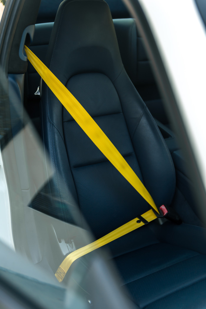 Porsche custom yellow seatbelts