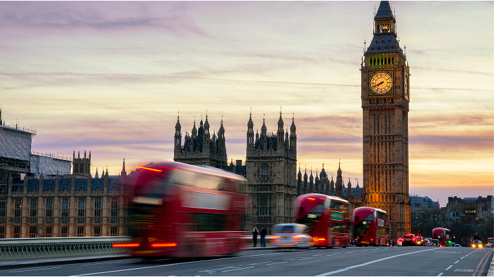Picture of London with double decker buses in front of Big Ben