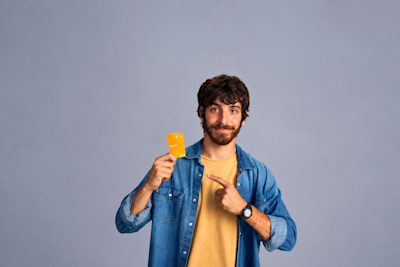 Si hacés gastos en dólares con la tarjeta de crédito te va a interesar charlar sobre impuestos y la posibilidad de pagarlos en cuotas.