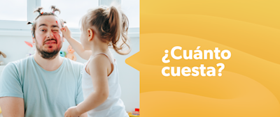 Padre siendo maquillado por su hija al jugar