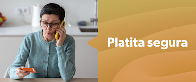 Mujer mirando su tarjeta mientras habla por teléfono