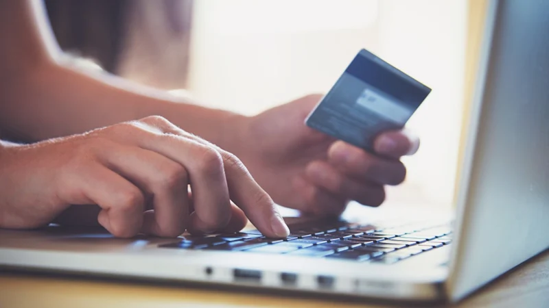 ¿Cómo activar una tarjeta de débito o crédito nueva?