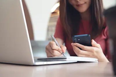 ¿Alguna vez pensaste en ganar dinero con apps? Desde cualquier lugar, solo con tu celu, probando nuevas funciones o haciendo tareas pequeñas.