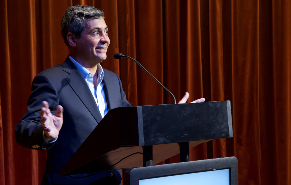 Charla con Daniel Balmaceda  en Casa Naranja